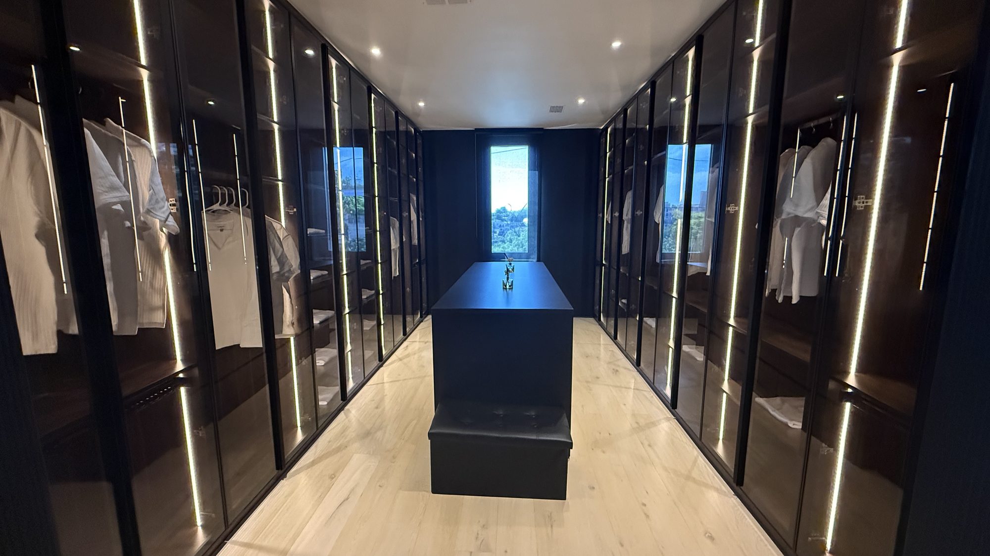 Walk-in dressing room