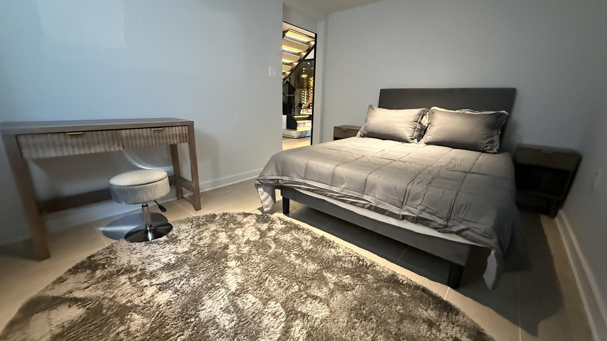 Bedroom with sitting bench